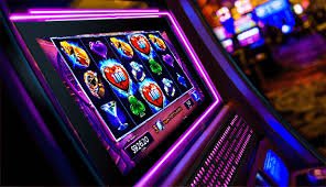 Multi-camera live dealer studio broadcast on 67 erek